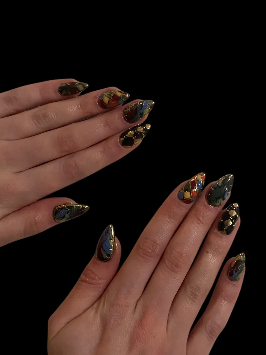 Acrygel vitrail multicolore cerclé de détails